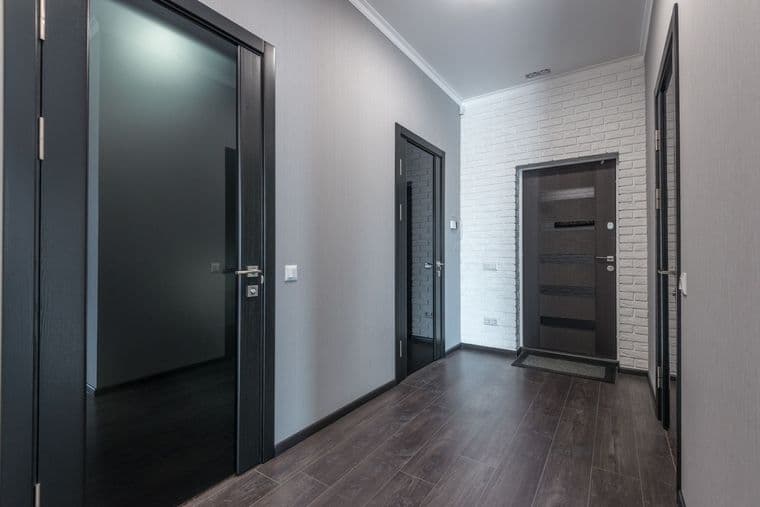 Entrance floor and walls (2 of 2)